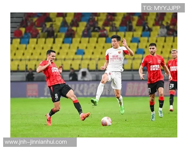 上海海港队提前集结备战训练中中秋节期间不放松全力以赴迎接挑战 上海海港队提前集结备战训练中中秋节期间不放松全力以赴迎接挑战