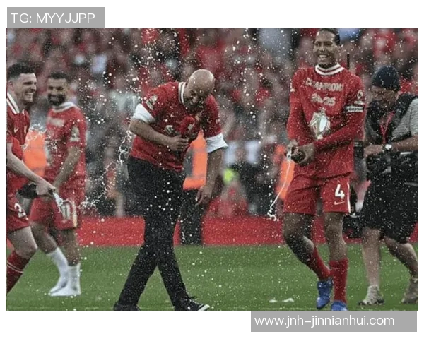 曼联客战利物浦将首次穿白色客场球衣引发球迷热议 曼联客战利物浦将首次穿白色客场球衣引发球迷热议