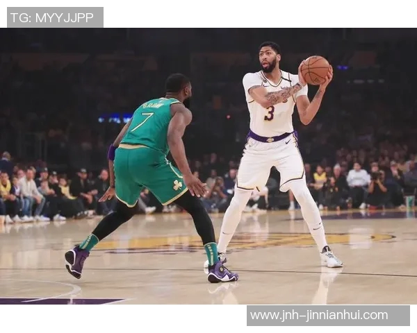 稳定控卫与浓眉五号位联手让球队焕发新生的秘密解析