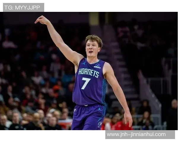 克尼佩尔状态低迷16投仅5中贡献13分4篮板4助攻表现令人失望 克尼佩尔状态低迷16投仅5中贡献13分4篮板4助攻表现令人失望