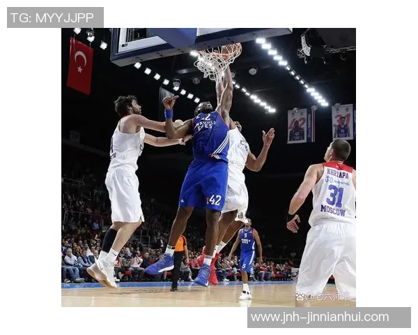 博班称赞恩比德如野兽般强大低位得分能力无人能挡