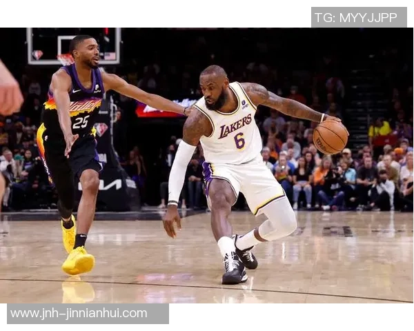 杰基杨创造历史成季后赛首位30分10助攻0失误球员