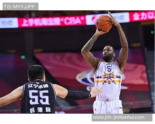 卡梅隆约翰逊火力全开13投6中贡献16分3篮板并罚球4中3表现出色