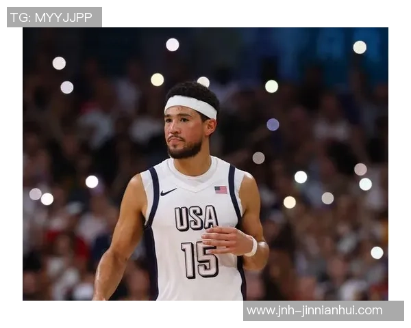 布克表现出色半场10投6中贡献16分2篮板3助攻1盖帽展现全面能力