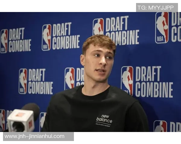 基德赞弗拉格持球组织能力出色赛场阅读比赛表现令人印象深刻