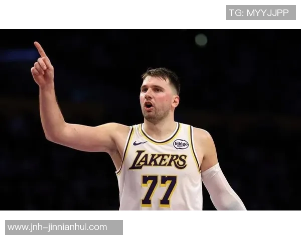 湖人媒体日回顾詹姆斯谈退役东契奇分享融入感受艾顿面对巨大压力 湖人媒体日回顾詹姆斯谈退役东契奇分享融入感受艾顿面对巨大压力