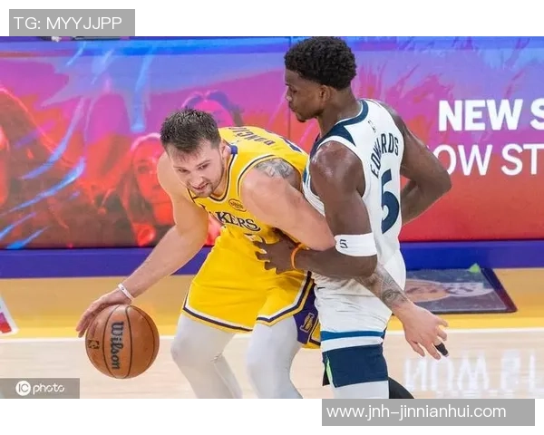 爱德华兹本赛季第14次得分35仅次于东契奇展现超强得分能力 爱德华兹本赛季第14次得分35仅次于东契奇展现超强得分能力